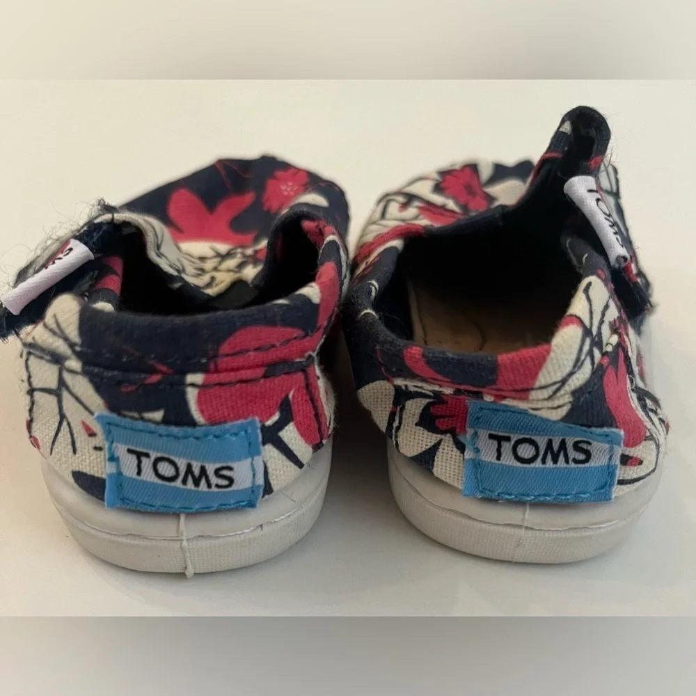 Toms baby girl floral slip on shoe Sz 3